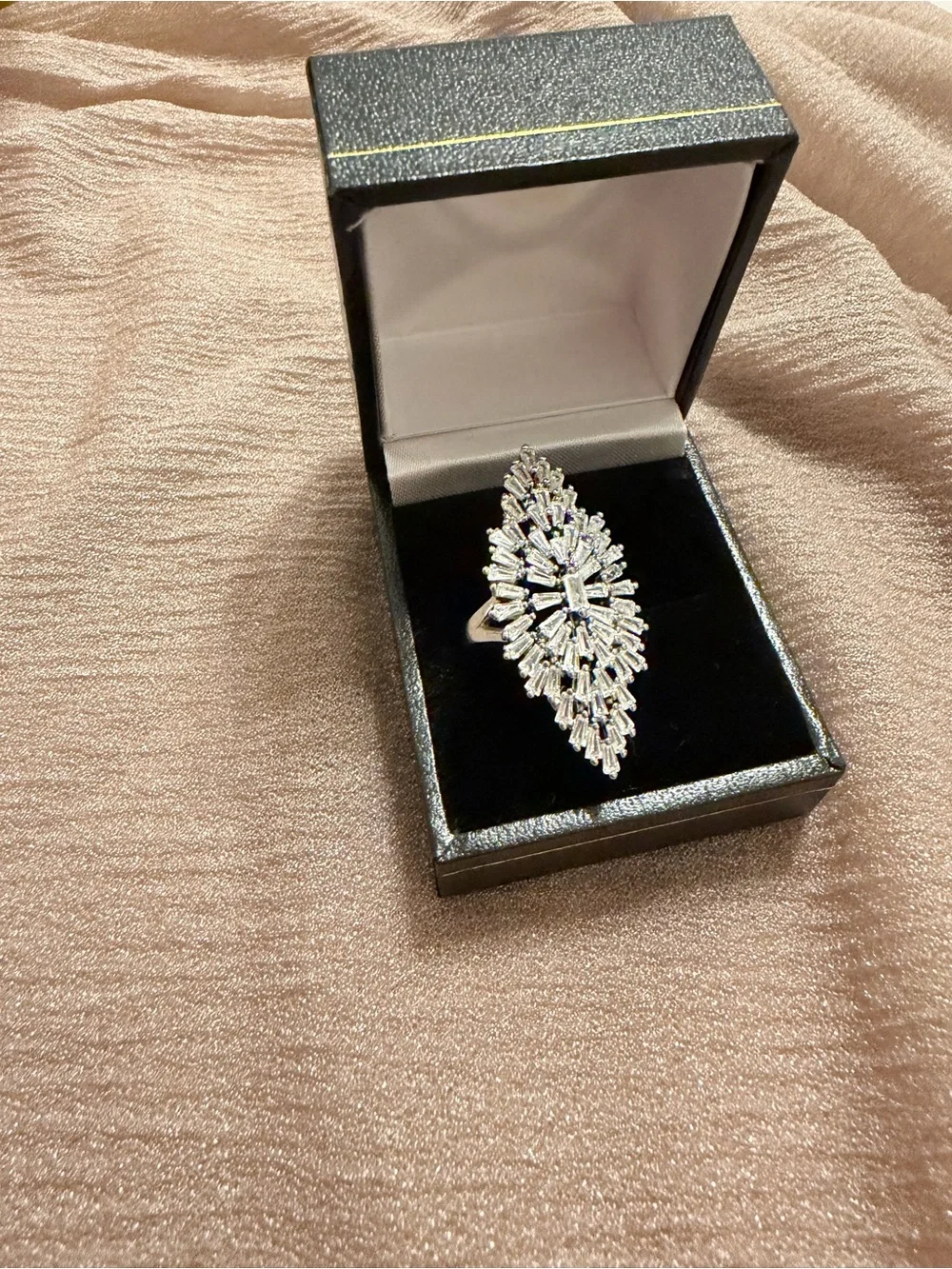 Women clear stones oval ring size 7